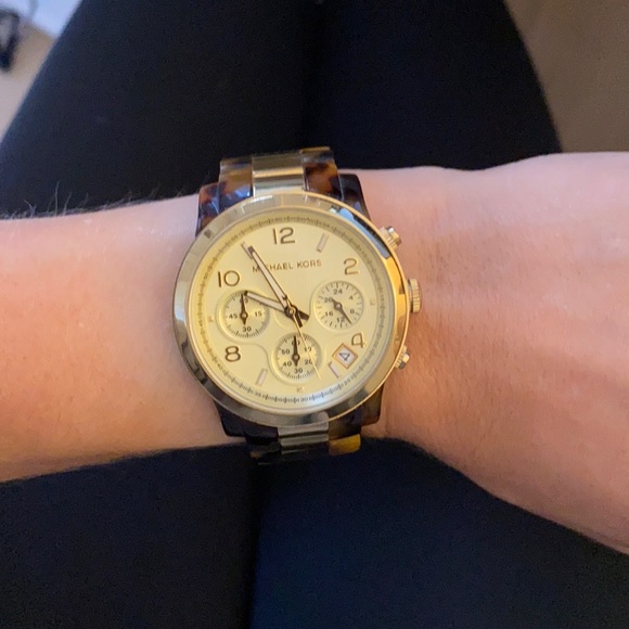 MICHAEL KORS Gold and Tortoise shell watch - Picture 5 of 9